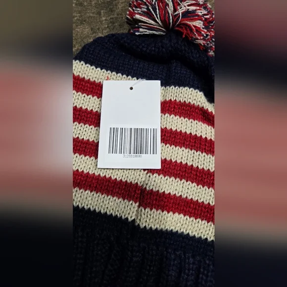 Trump Pom Pom Beanie - Picture 6 of 6